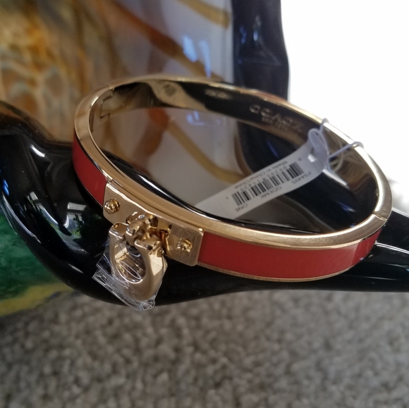 Coach Bangle Bracelet Signature C Carmine Enamel Gold Plated Hinged Oval NWT - Picture 11 of 12